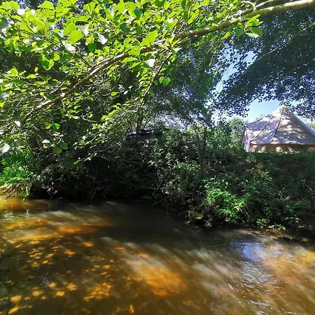 Campo de lujo Le Tipi Ethnique Au Bord De La Riviere Mios